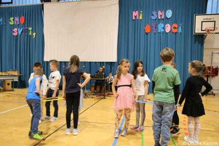 Otroci Osnovne šole Marije Vere Mi smo svet, mi smo otroci (50)